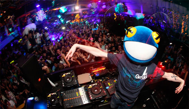 Deadmau.5 selfie con sus fans en su concierto